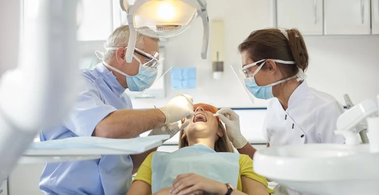 NHS DENTAL REGISTER (FIND DENTISTS ACCEPTING PATIENTS, ELIGIBILITY & COSTS) 6 NHS DENTAL REGISTER