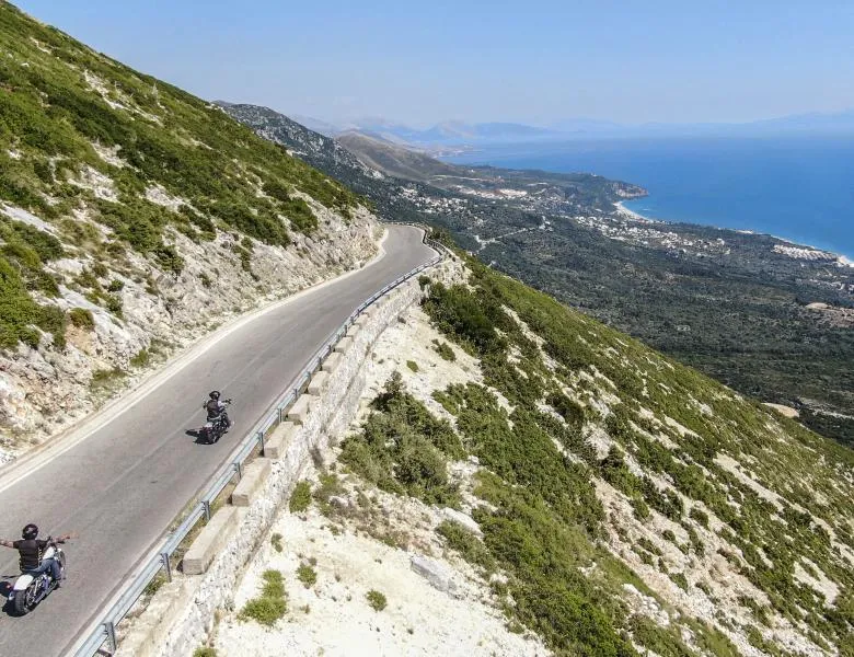 foto kopertine turi 12 1 1 Rreth Nesh