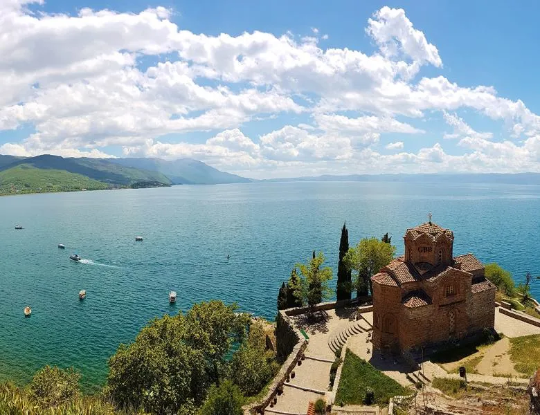 foto kopertine turi 5 0 Rreth Nesh