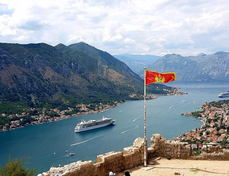 foto kopertine turi 8 Rreth Nesh